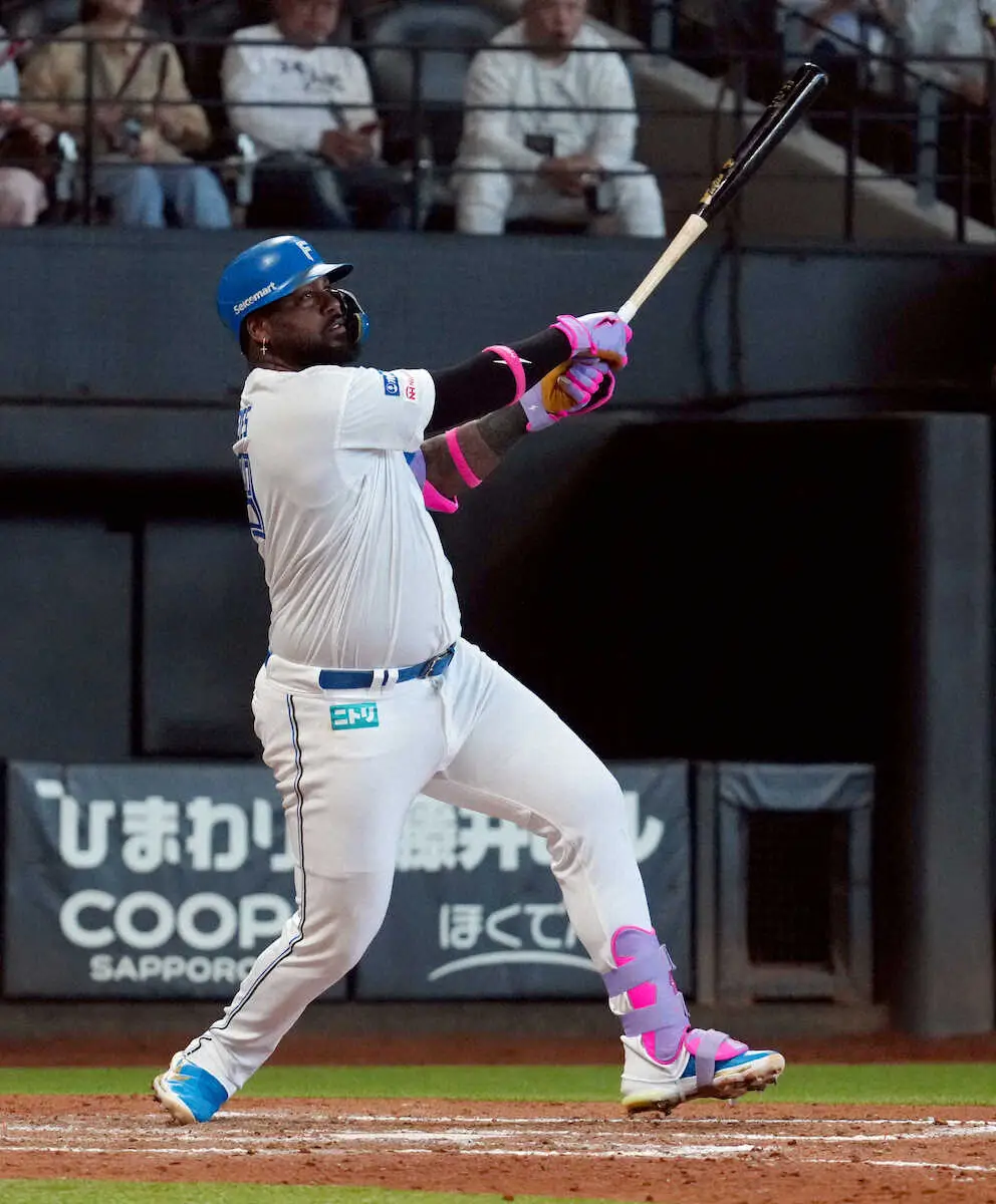 【画像・写真】日本ハム・レイエスがサヨナラ弾！「エーーグイ！」リーグ単独トップ11号　2日連続の劇勝