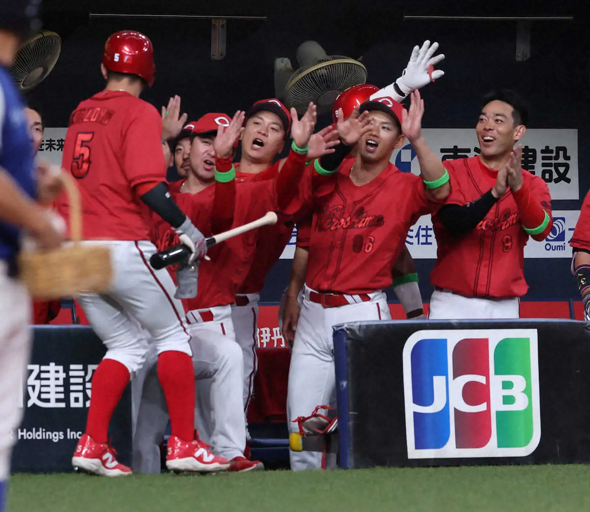 【画像・写真】広島打線が初回から爆発　打者9人7安打の猛攻で3得点