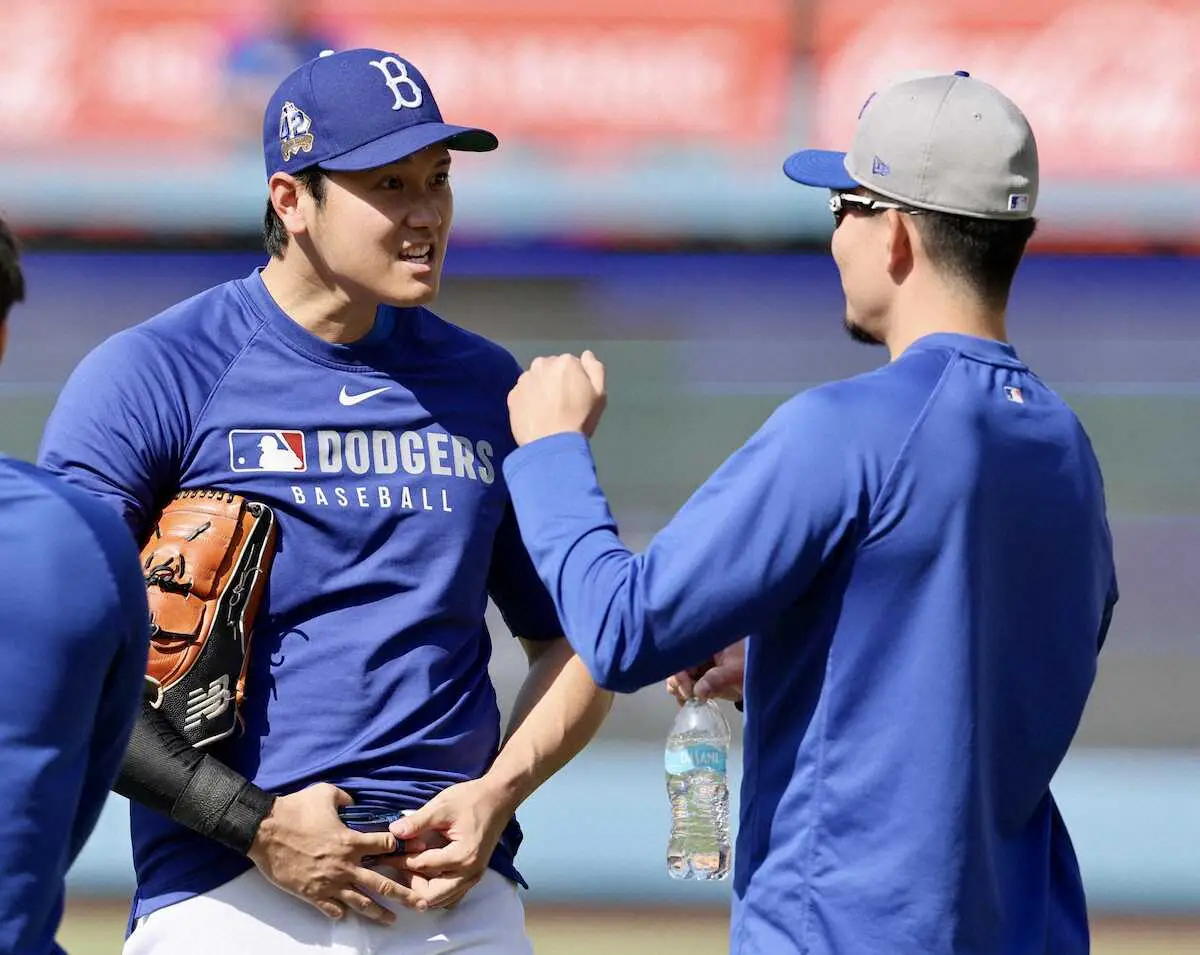 【画像・写真】大谷翔平が千賀滉大と談笑　笑い声が球場内に響く　ブルペンではスライダー交え15球