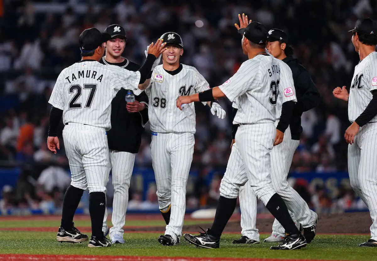 【画像・写真】ロッテ　球団16年ぶり延長戦サヨナラ押し出し死球で交流戦連勝スタート　高部「体を張れて良かった」