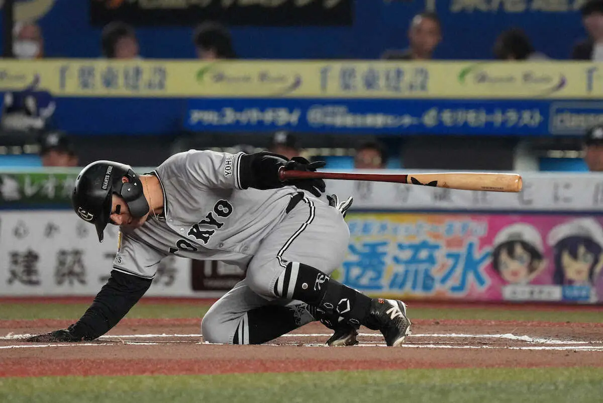 【画像・写真】巨人　浅野は死球受け、若林は自打球でともに途中交代