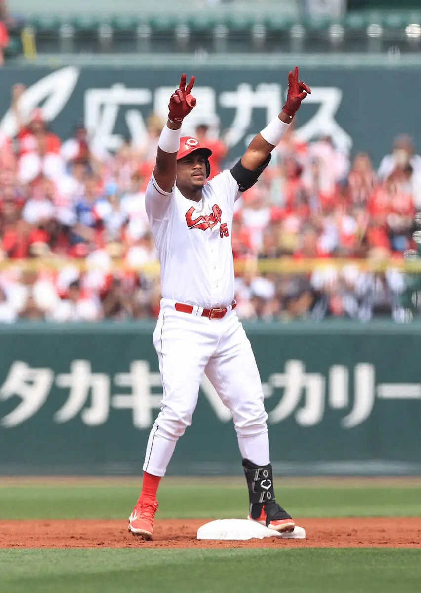 【画像・写真】広島4番復帰のモンテロが先制の適時二塁打　西武・今井から今季初めて初回に得点奪う