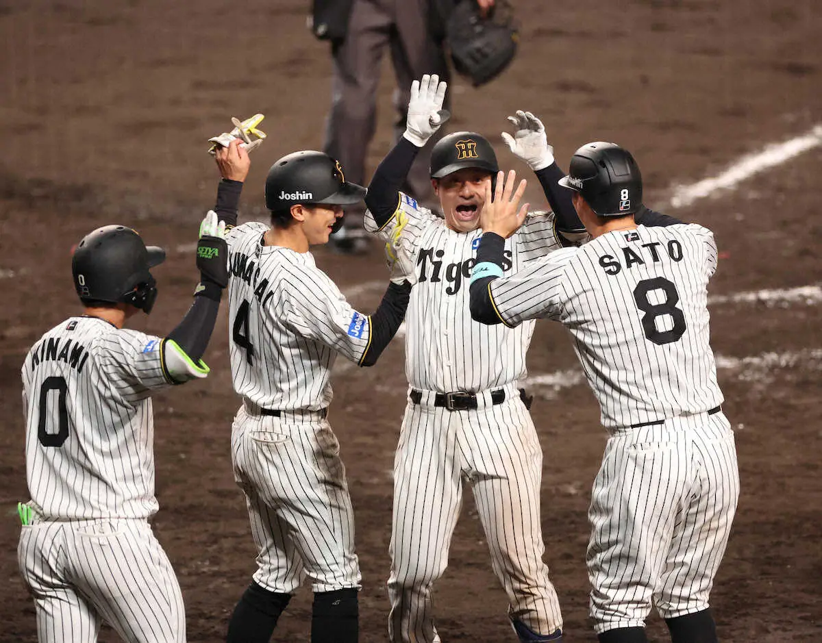 【画像・写真】阪神・坂本　“記録ずくめ”の今季1号3ラン！「全然打ってないから。全力で走った」