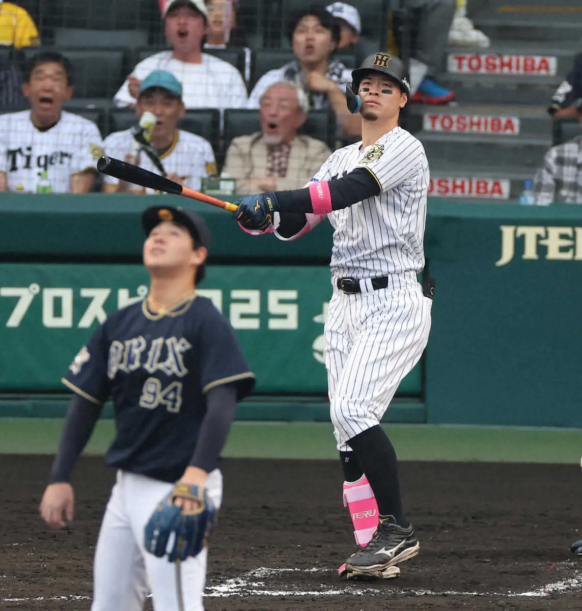 【画像・写真】＜神・オ（3）＞　8回、佐藤輝は満塁弾を放つ（投手・川瀬）（撮影・大森　寛明）