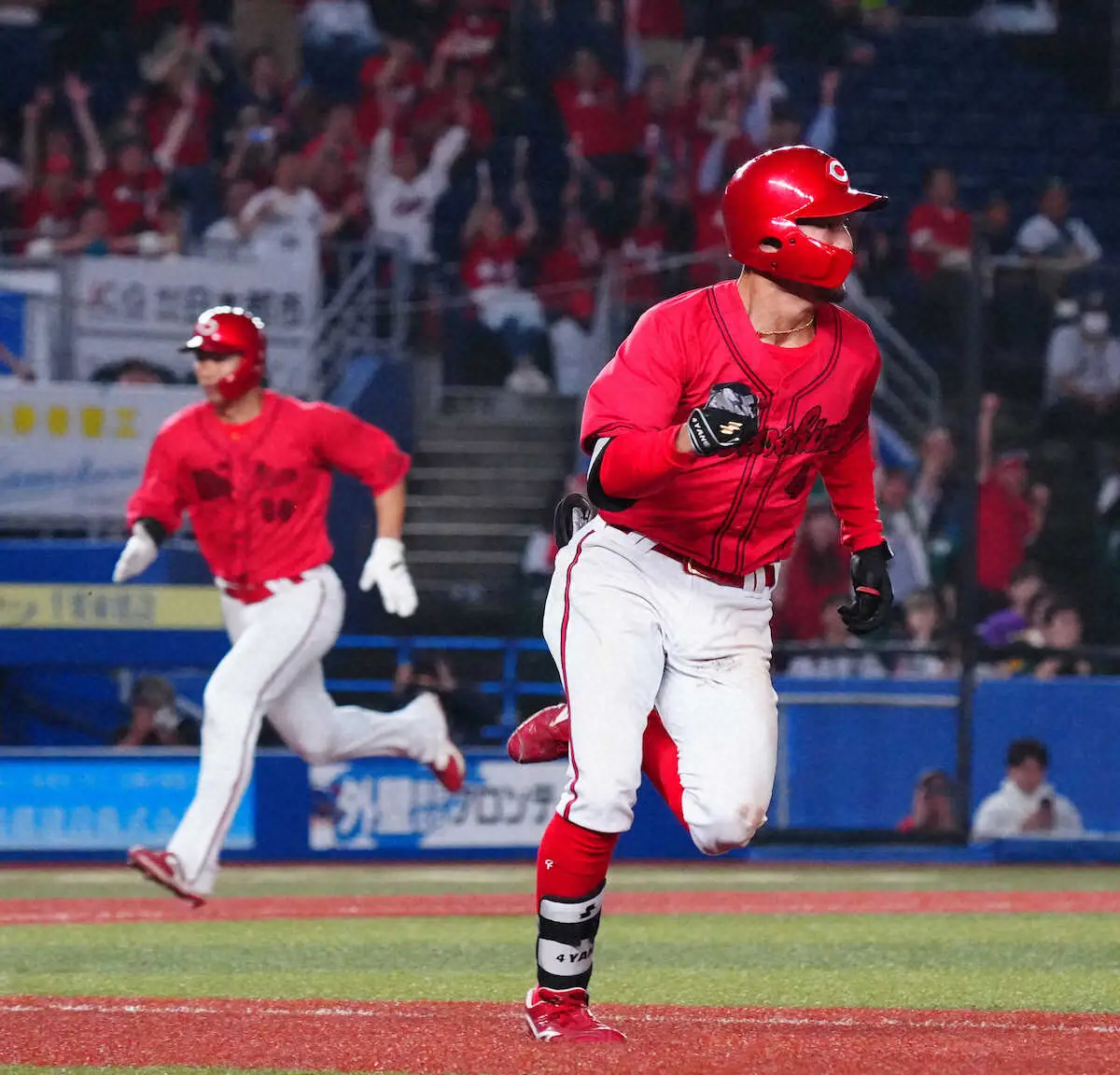 【画像・写真】広島　今季最長4時間56分の死闘制した！　延長12回に矢野の勝ち越し打など一挙4得点でロッテ破る