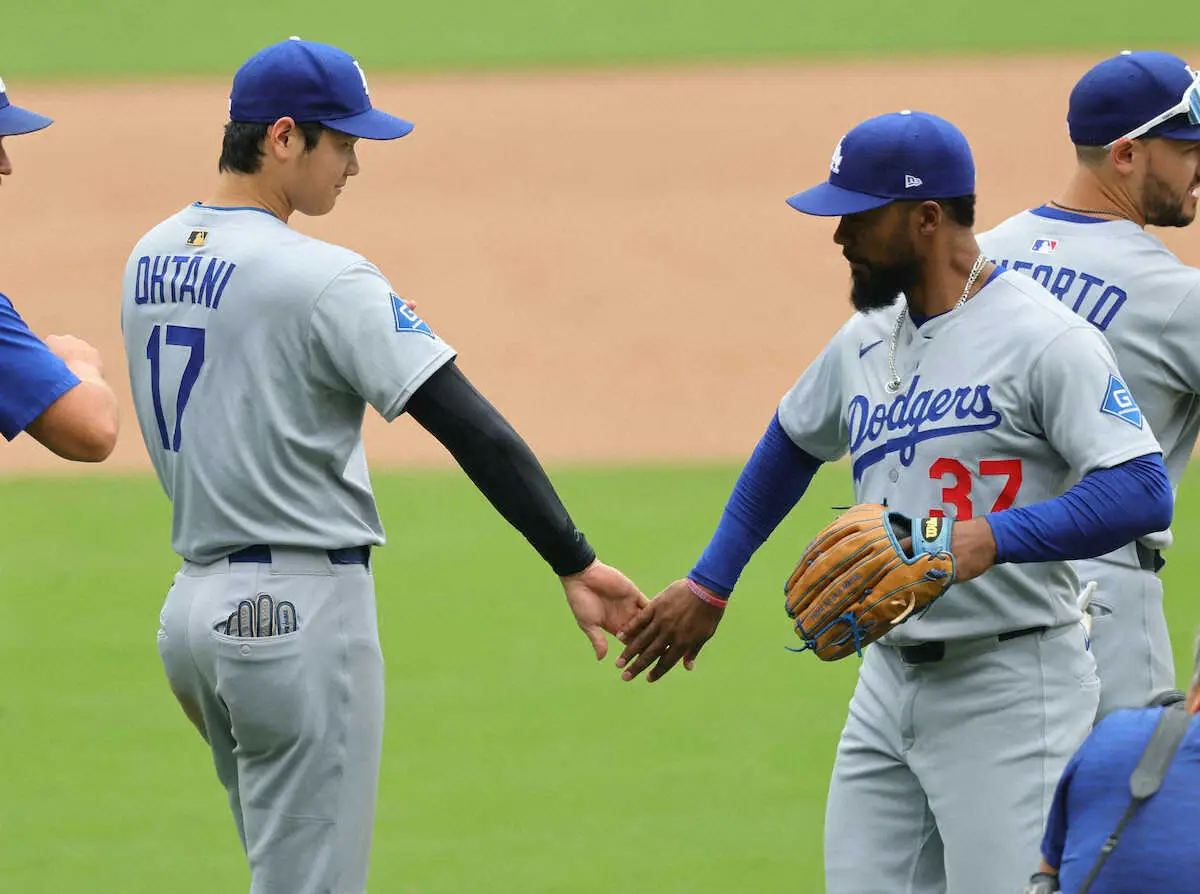 【画像・写真】ド軍指揮官　決勝3ランのT・ヘルナンデス絶賛「今季最大級のヒットだった」パ軍に勝ち越し首位堅持