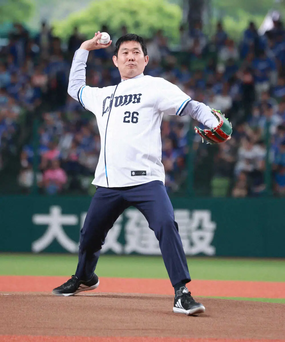 【画像・写真】森保監督　ノーバン投球も苦笑い「完全に暴投」捕手役は西武・西口監督、W杯優勝宣言も