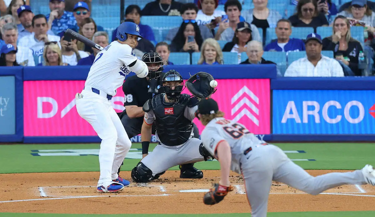 【画像・写真】大谷翔平　第1打席は見逃し三振　唇かみ悔しそうにベンチへ　山本由伸は先制ソロ被弾　首位攻防戦
