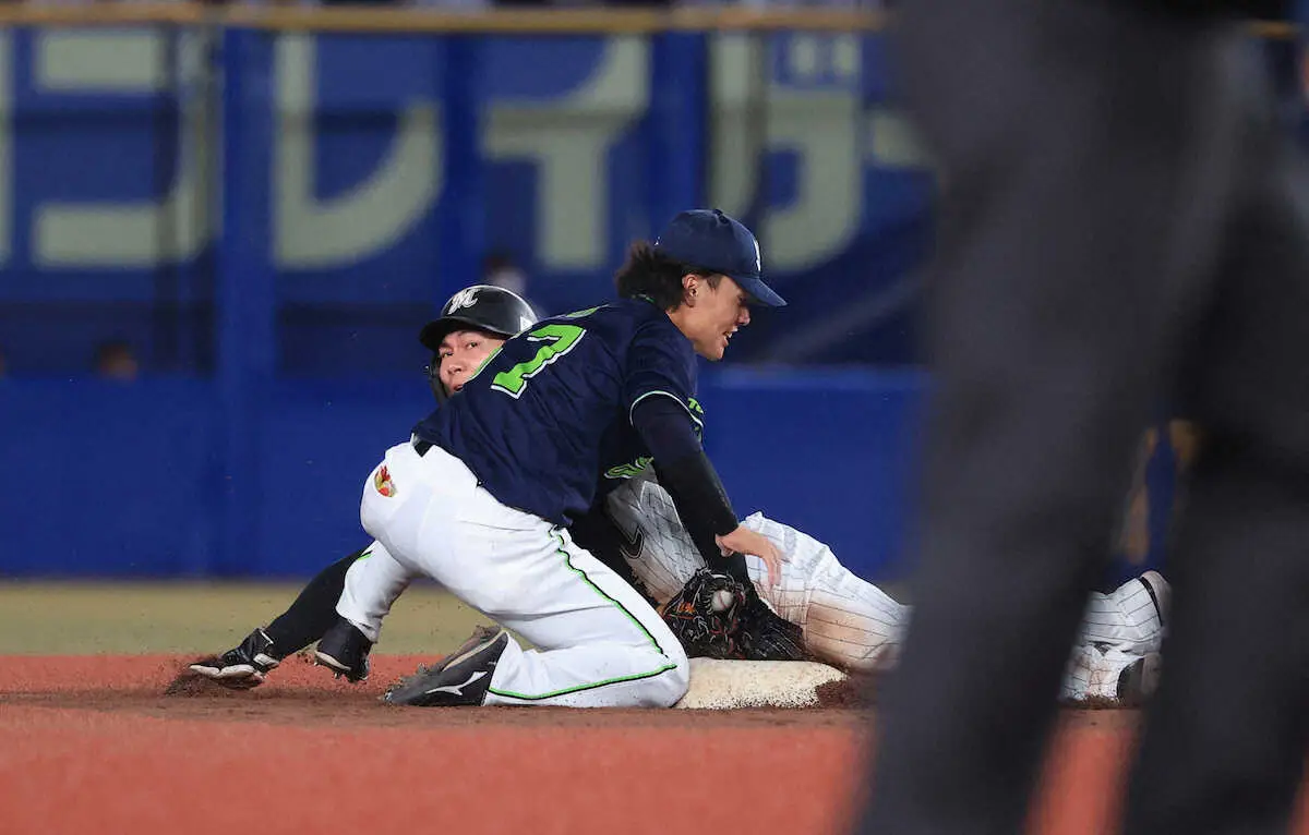 【画像・写真】ロッテ・藤原　また神の手！前日の本塁突入に続き二盗決めた「ビックリしてます」