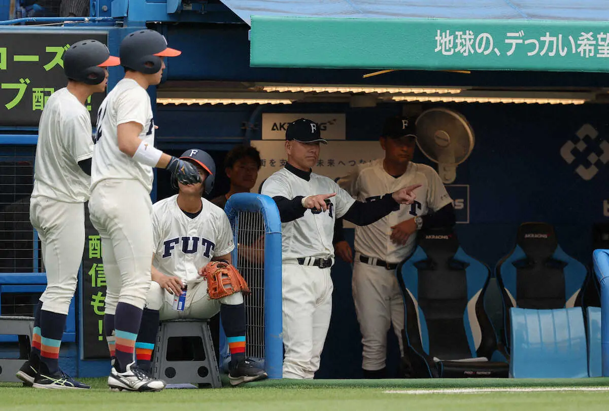 【画像・写真】大学野球選手権　福井工大が健闘準V　「赤ヘル首脳陣」結成、前年コールド敗退から投手強化で躍進