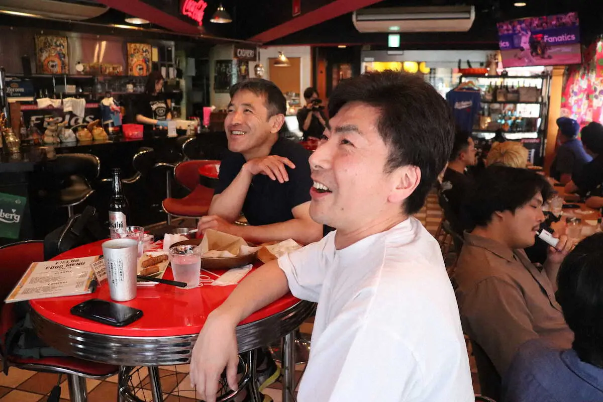 【画像・写真】大谷翔平の二刀流復活にスポーツバーも沸いた！　「最高！」「自分で自分の負けを消しちゃうなんて…」