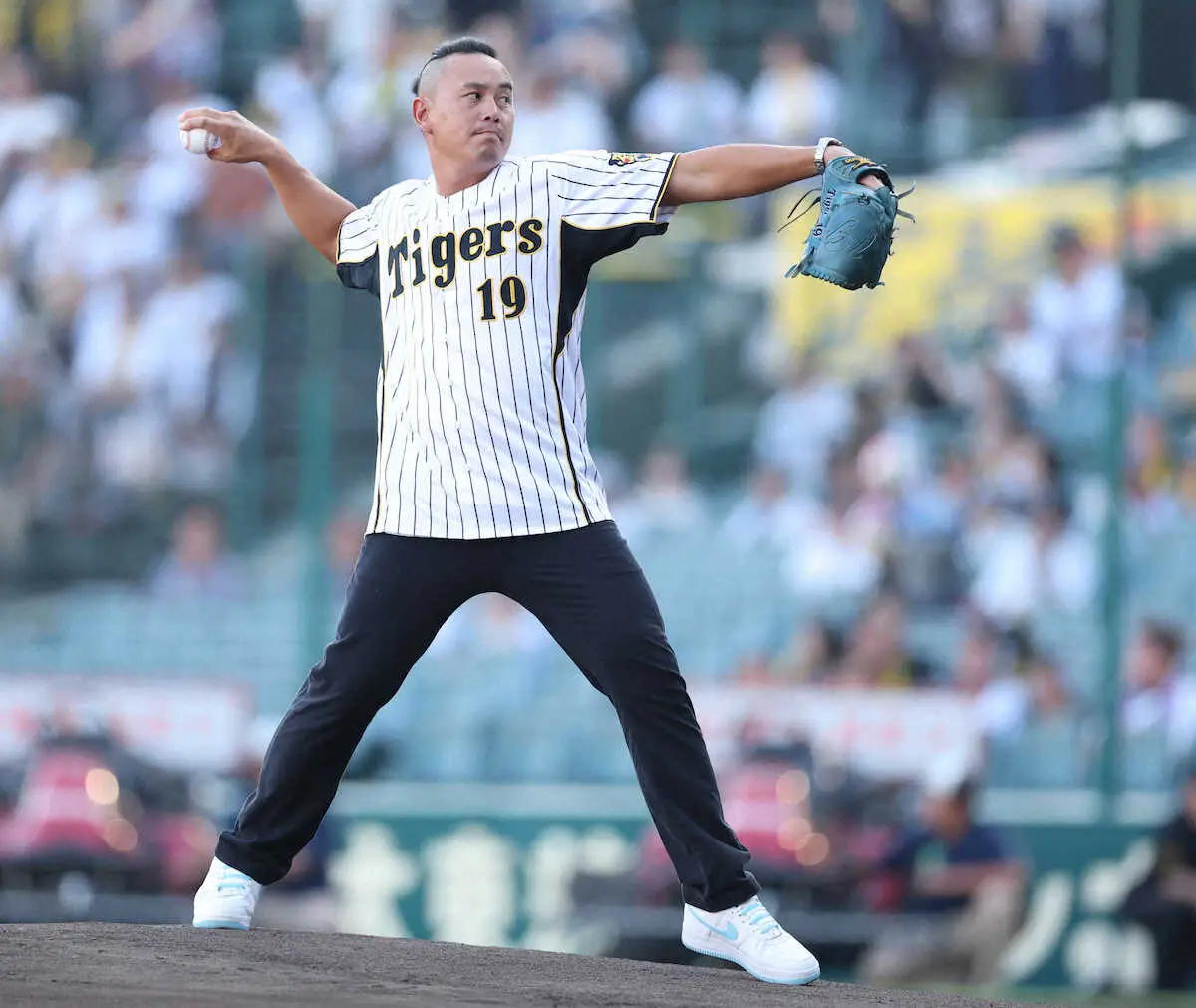 【画像・写真】阪神　08年ドラフト1位の蕭一傑氏「いつも試合はチェックしている」台湾デーで来場