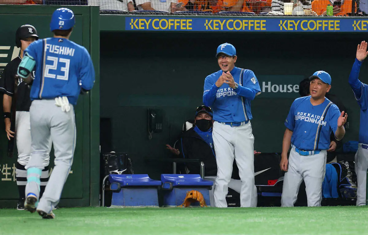 【画像・写真】日本ハム・新庄監督　3戦ぶりスタメン万波の一発に「僕の作戦」　伏見には「2本打てって言うてるのに笑」