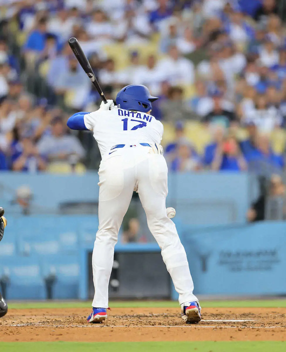 【画像・写真】「アァ！」大谷翔平　右太ももに死球で絶叫　警告試合となりロバーツ監督ブチ切れ退場