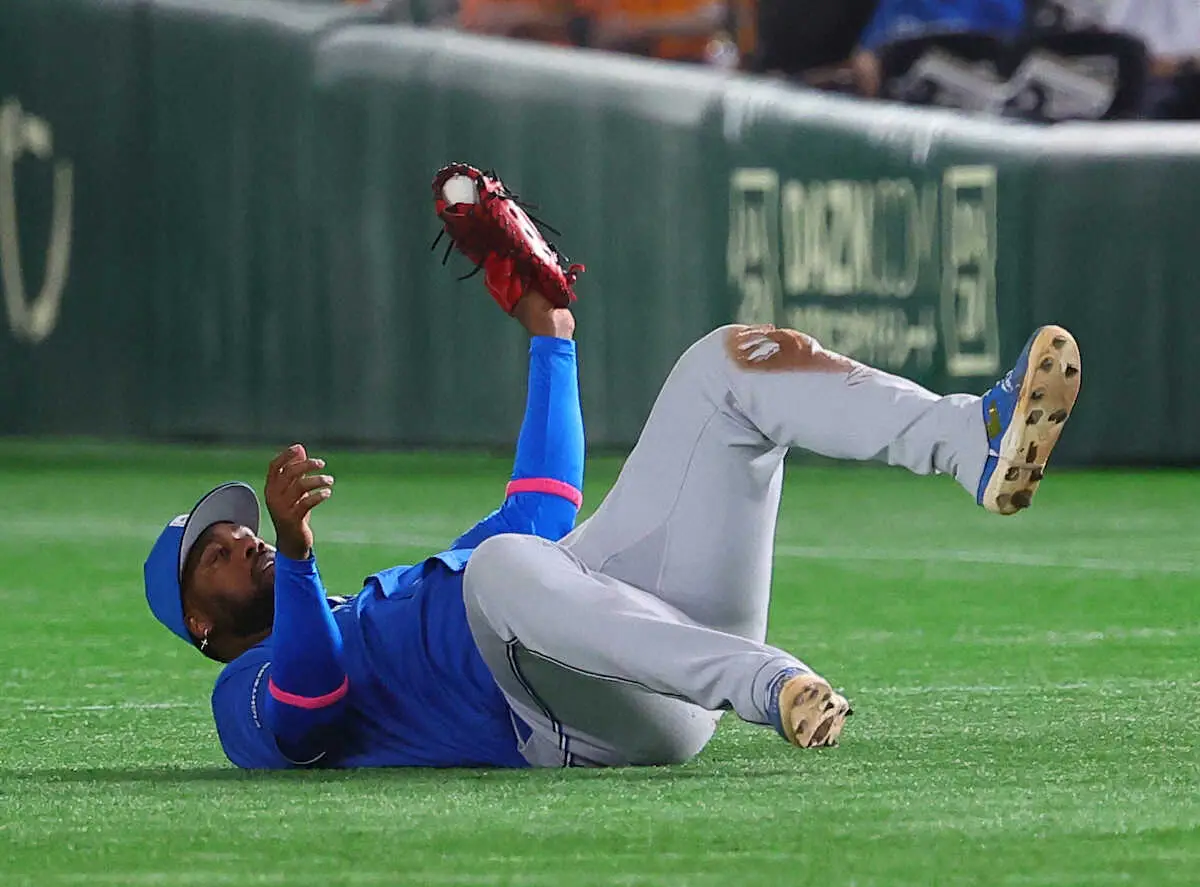 【画像・写真】日本ハム・新庄監督　3安打をマークした主砲レイエスの体調を心配「そろそろ休ませないと“爆弾”が…」