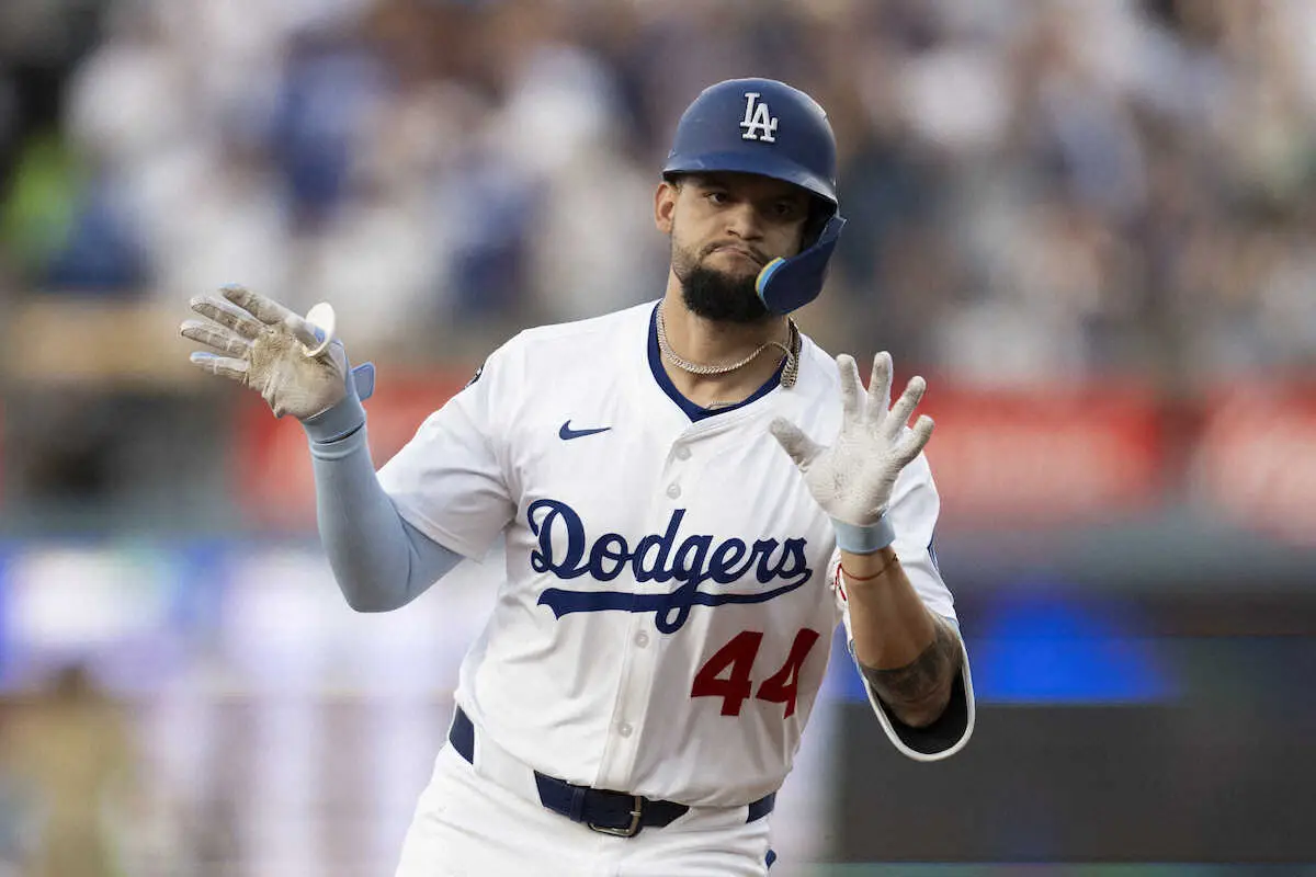 【画像・写真】パヘスが今カード2個目の死球　球場騒然　前日は大谷への死球にロバーツ監督が“故意”主張