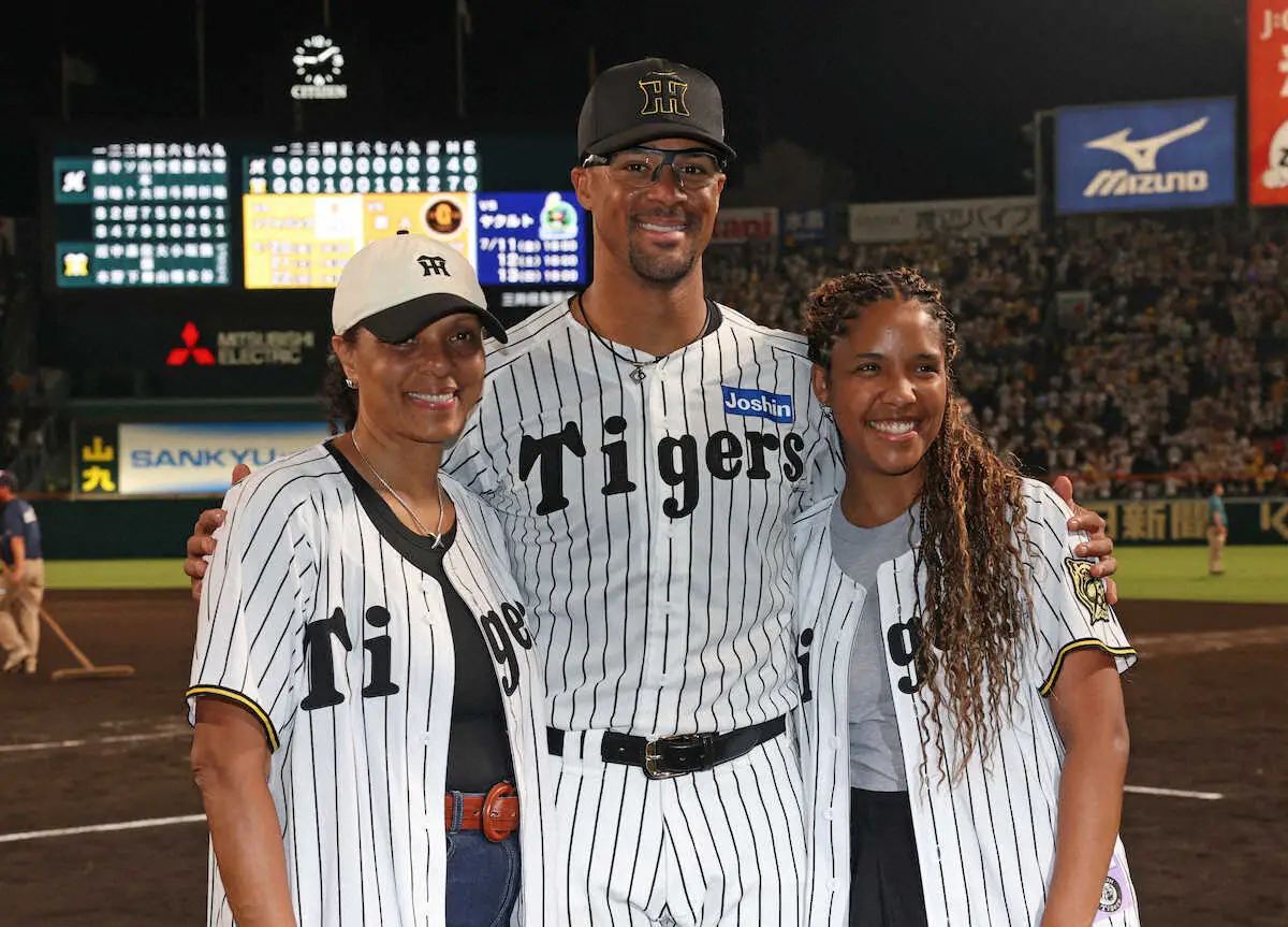 【画像・写真】阪神　デュプランティエが来日初完封「彼は配球の天才。彼のおかげ」女房役の坂本に“感謝の言葉”