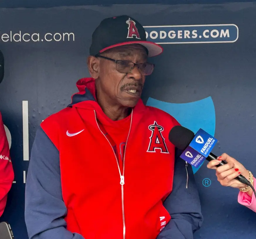 【画像・写真】エンゼルスのワシントン監督が無期限休養　健康上の問題で　試合前練習はベンチで見守る
