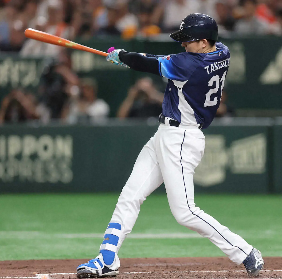 【画像・写真】西武　昨年新人王左腕・武内の右犠飛で先制　のけぞるほどのフルスイングに東京D大歓声