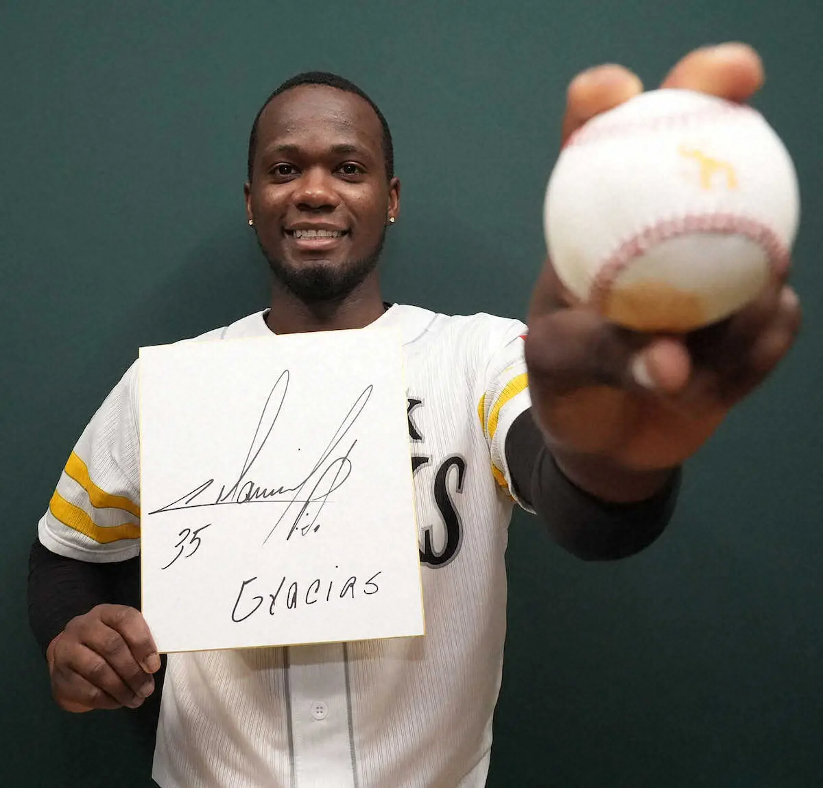 【画像・写真】ソフトバンク　絶好調の左腕モイネロにインタビュー「大きな目標で言えば沢村賞」