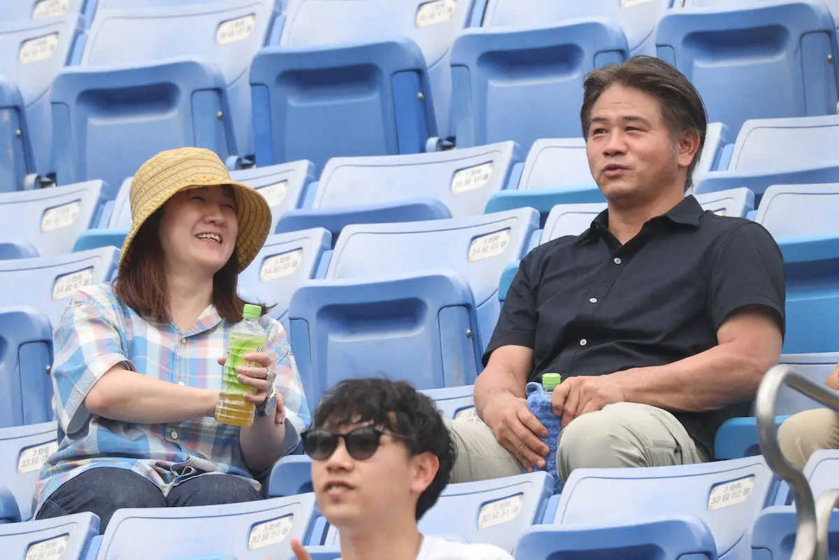 【画像・写真】谷夫妻歓喜！長男の駒大・佳亮が神宮デビュー　8回に代走起用され軽快な動き