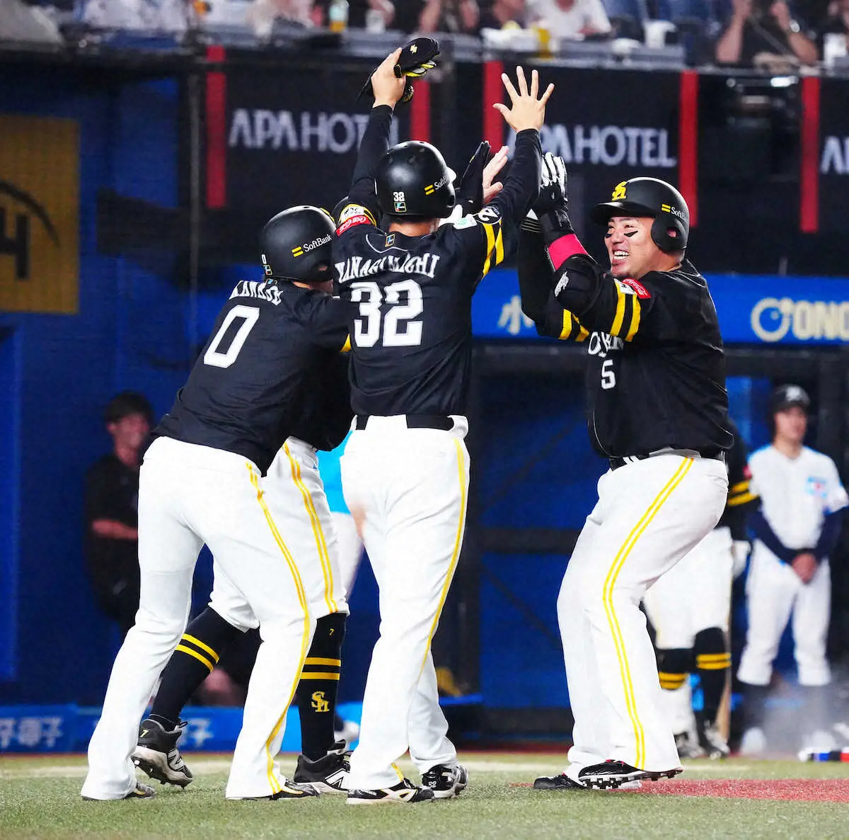 【画像・写真】ソフトバンク山川穂高　復活の10号満塁弾！気合の丸刈りで1カ月ぶり「どすこい！」