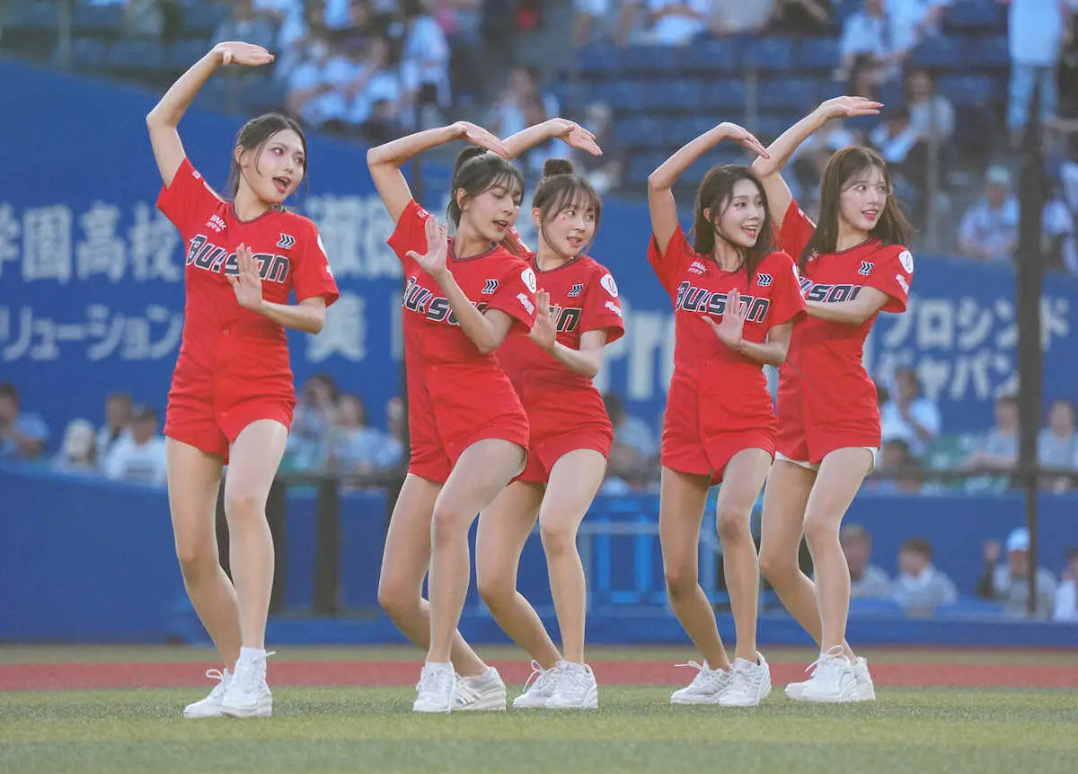 【画像・写真】打球が…まさか“右前適時三塁打”の珍事！ロッテ・藤原恭大の打球が薄暮に消える