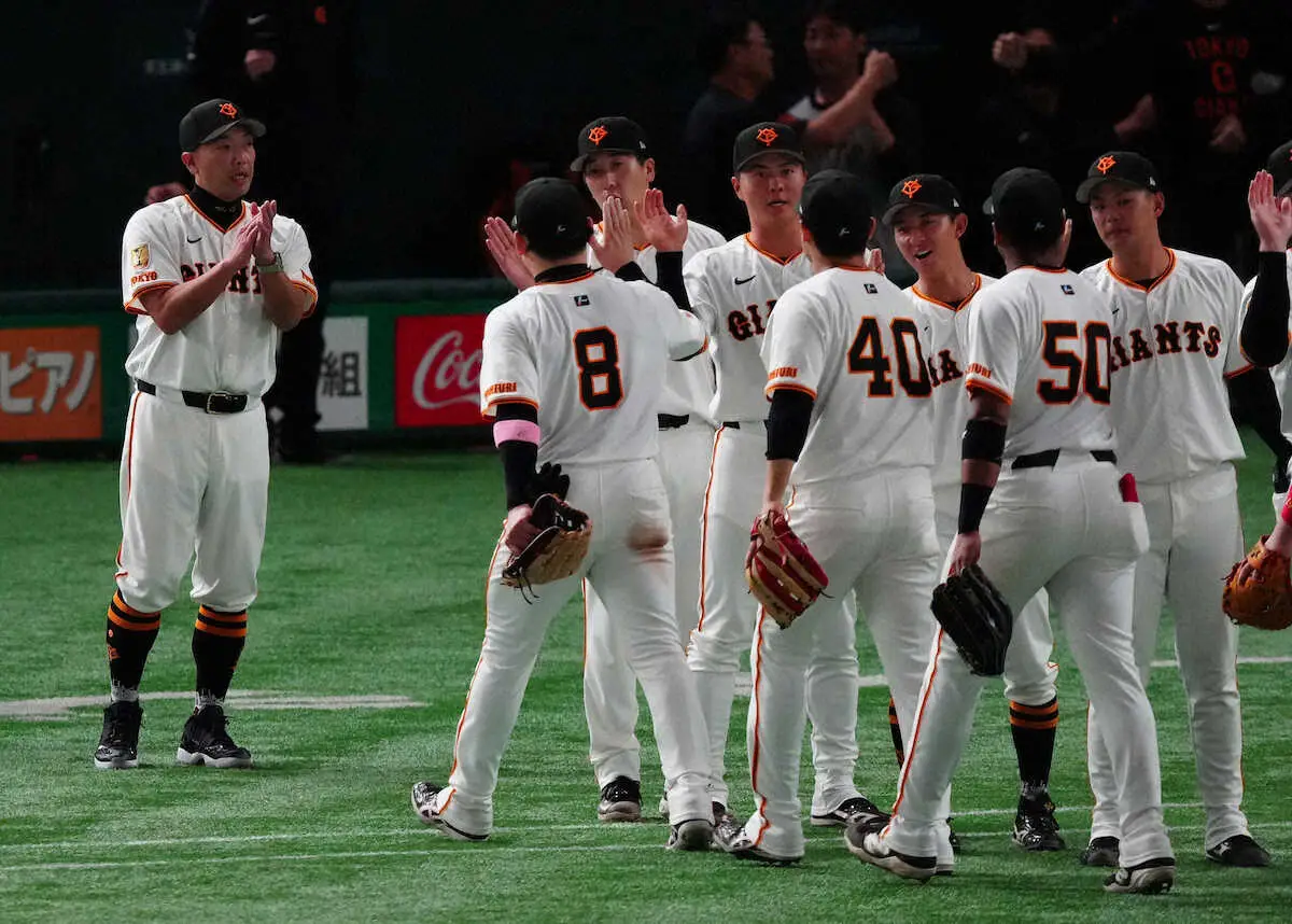【画像・写真】巨人・阿部監督「来てくれてありがとうございましたって感じです」　マルティネスを絶賛！