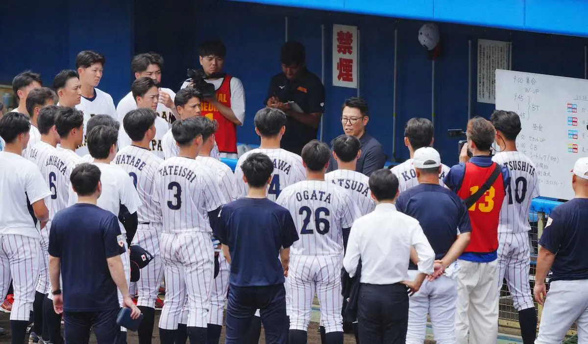 【画像・写真】侍・井端監督　大学代表合宿を視察　小中学校の後輩“井端2世”に「順当に成長している」