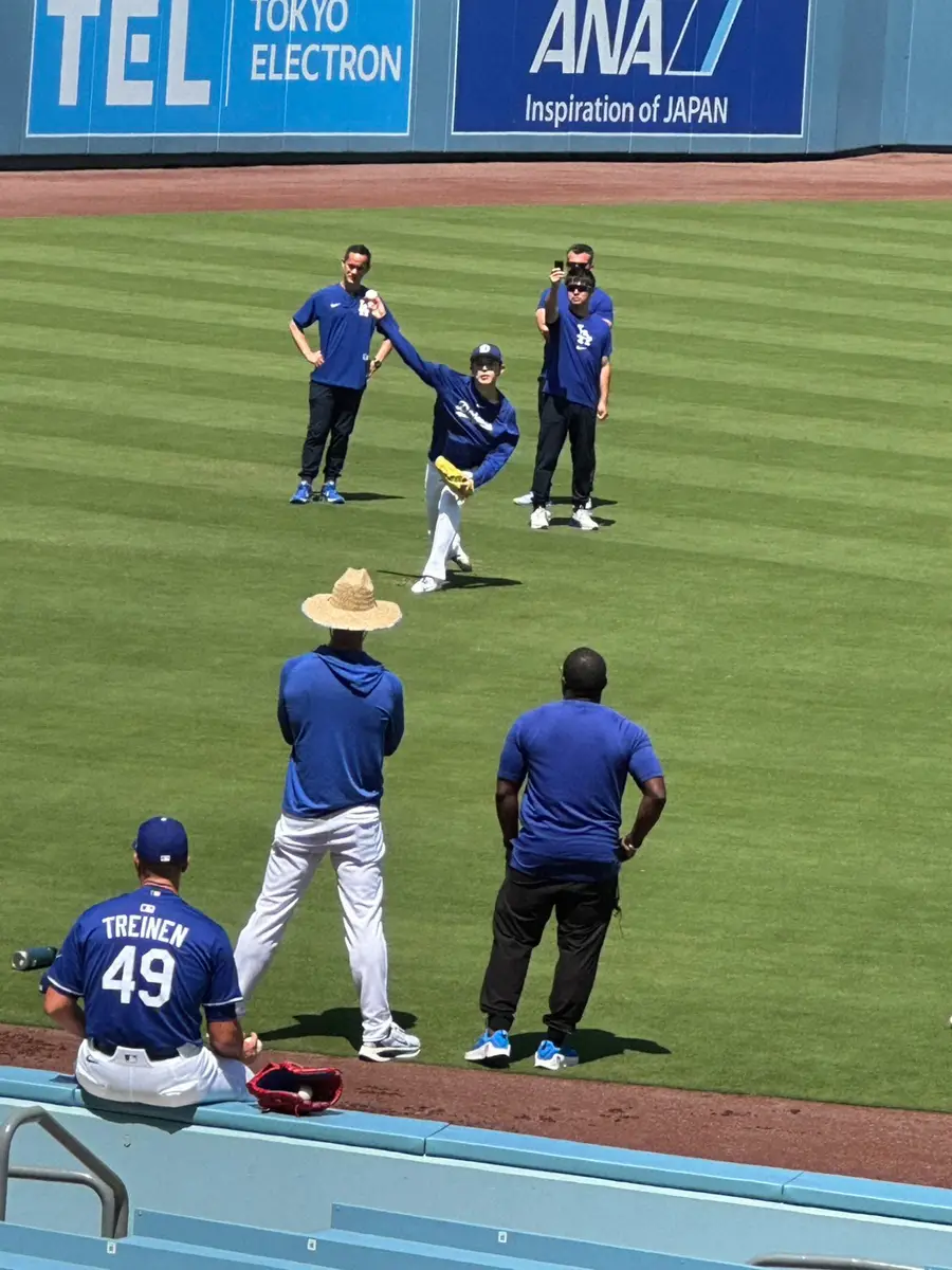 【画像・写真】ドジャース・佐々木朗希　連日強めのキャッチボールで145キロ　スタッフから拍手も！