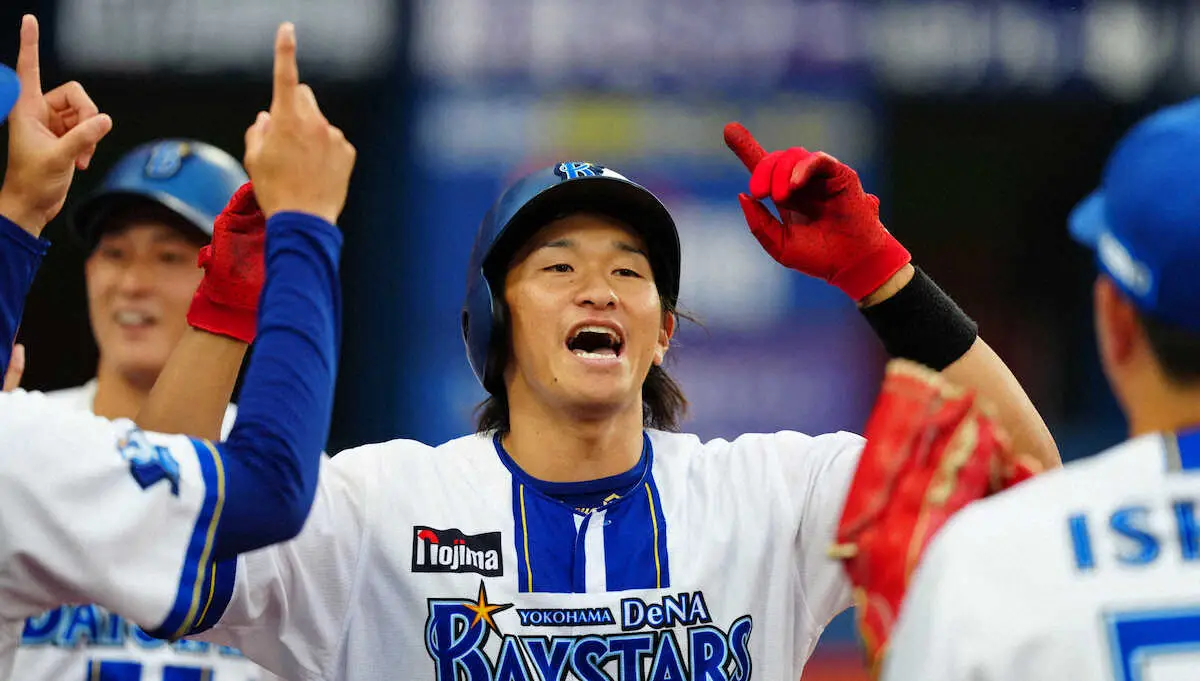 【画像・写真】DeNA・井上　プロ1号が逆転満塁弾！再昇格即スタメン起用に応えた　お立ち台で「ウチュー！」