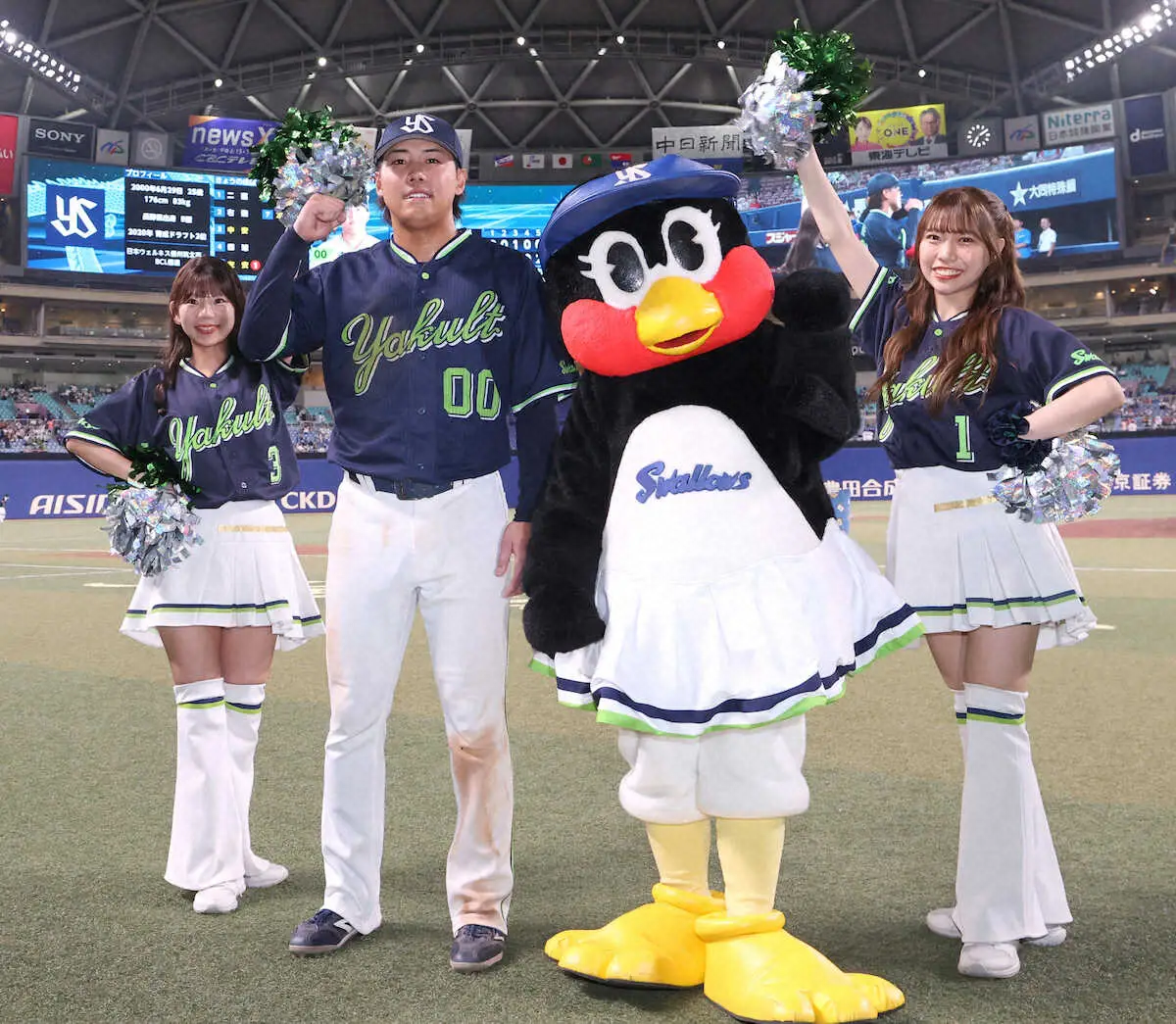 【画像・写真】ヤクルト・赤羽　延長12回豪快1号V弾「素直にうれしい」