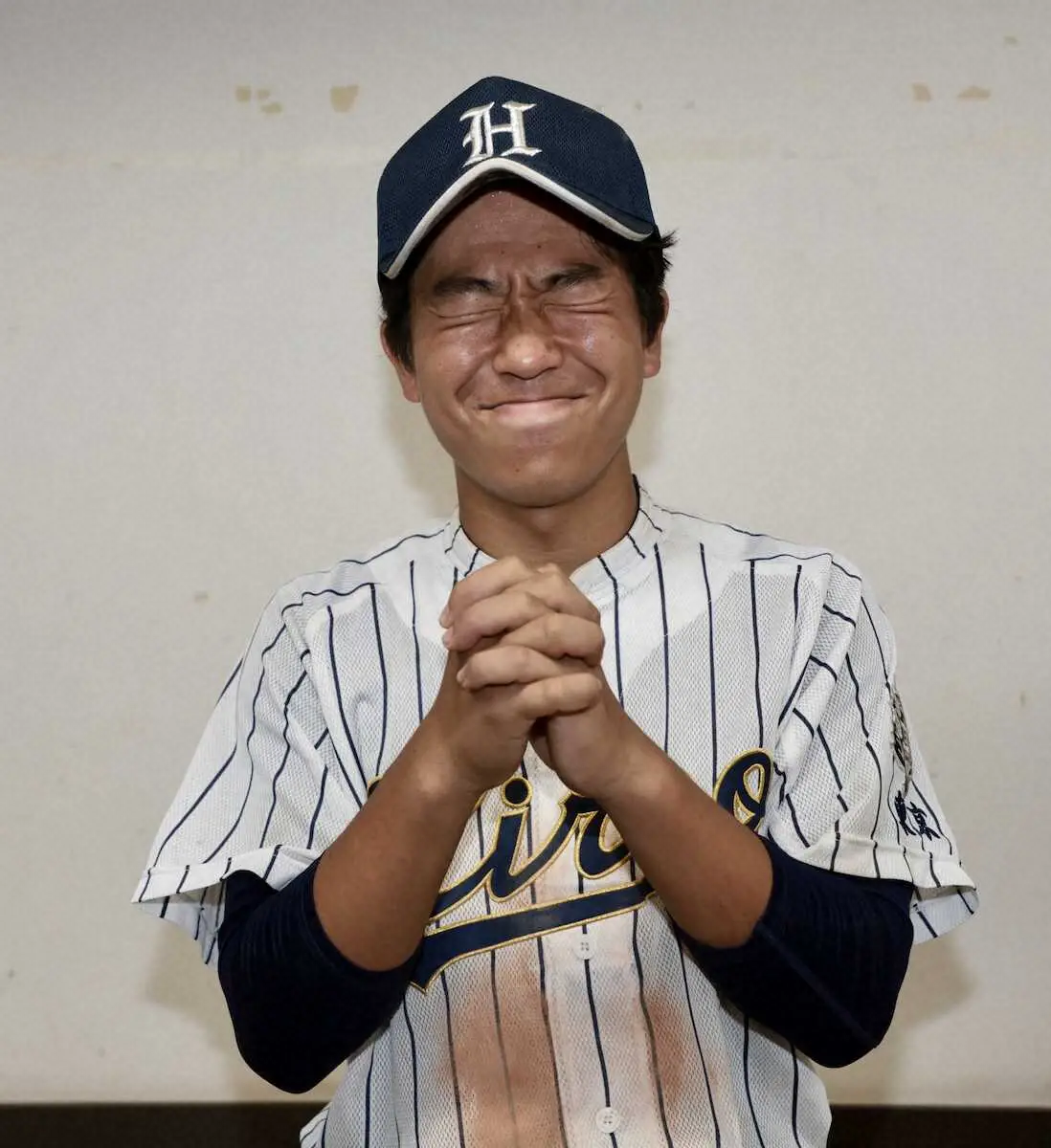 【画像・写真】＜広尾・大山＞七夕にちなんで、願い事をする広尾・村松（撮影・松永　柊斗）
