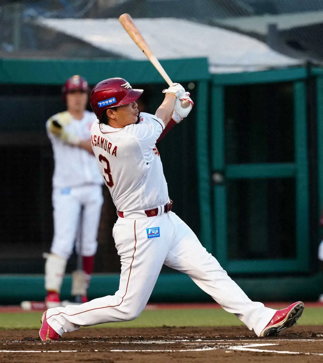 【画像・写真】楽天・浅村　11年ぶり抹消　リーグ戦再開後に20打席連続無安打で再調整