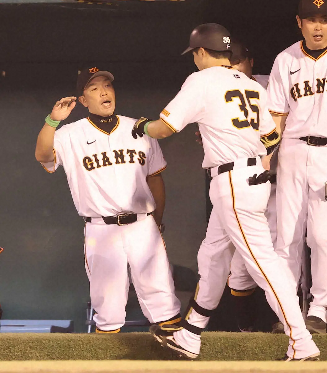 【画像・写真】巨人が9回に一挙3点で逆転サヨナラ勝ち！4連打で金丸のプロ初勝利粉砕　丸が自身初のサヨナラ三塁打