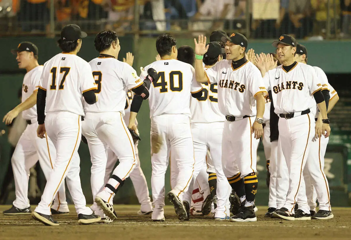 【画像・写真】巨人・阿部監督「中山頑張って走れ！と思って見てました」と笑顔　「執念」「物凄く大きな1勝」