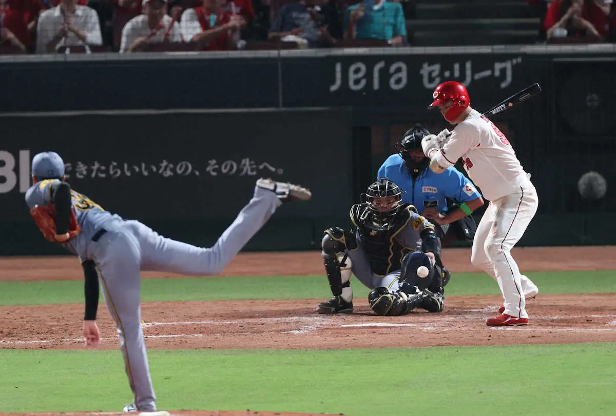 【画像・写真】＜広・神（13）＞4回、中村奨は押し出し四球を選ぶ。投手才木（撮影・北條　貴史）