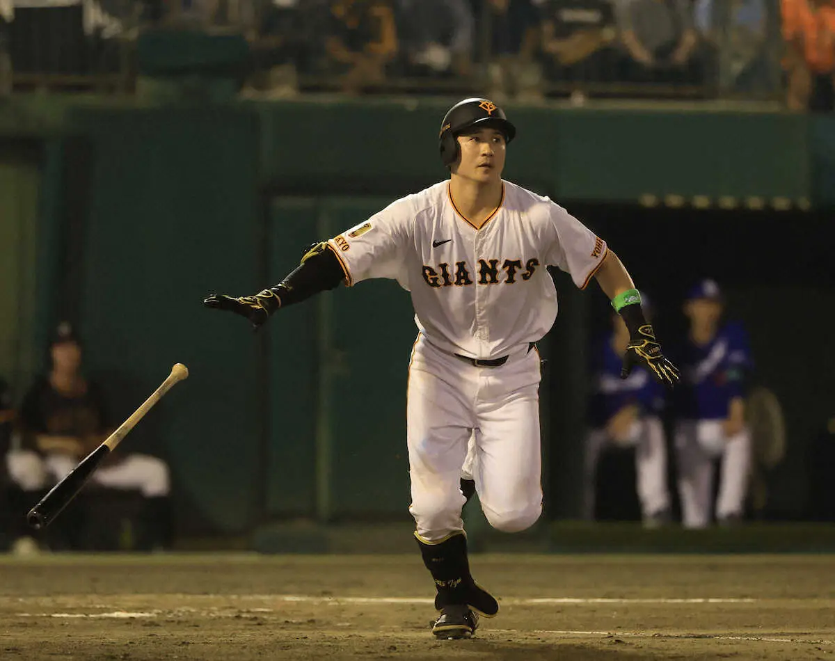 【画像・写真】巨人・泉口　7回に一時同点弾！中山は9回代打で安打＆サヨナラのホーム踏む