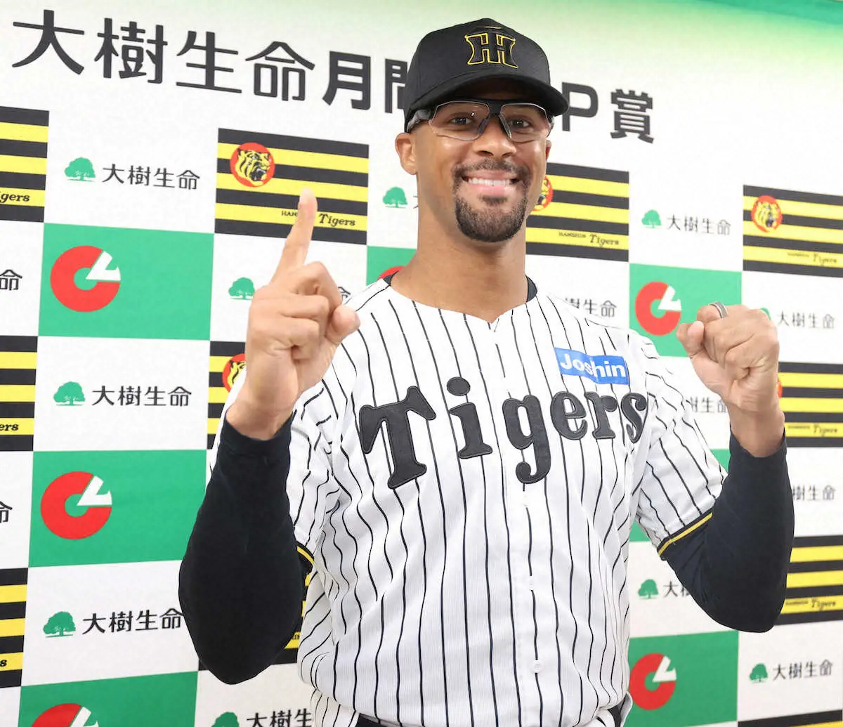 【画像・写真】阪神デュプランティエが6月度の月間MVP受賞　36奪三振の秘訣は「坂本の話を聞くこと、信頼すること」