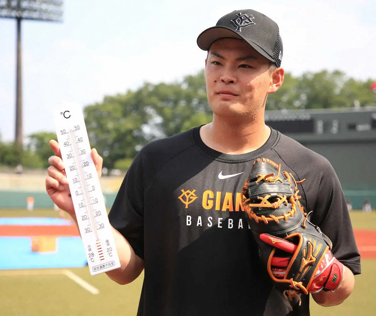 【画像・写真】巨人・荒巻悠が待望のプロ初アーチ「もう最高です」　雨と雷で2度中断後…雨を切り裂き、右翼席へ