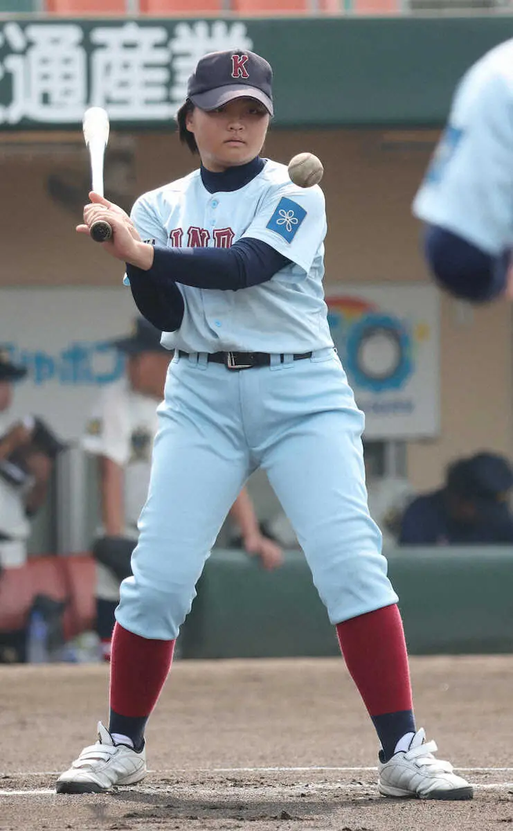 【画像・写真】昨夏4強の近大福岡は初戦敗退　マネジャーから転身し、ノックも務めた女子学生コーチは「やってよかった」