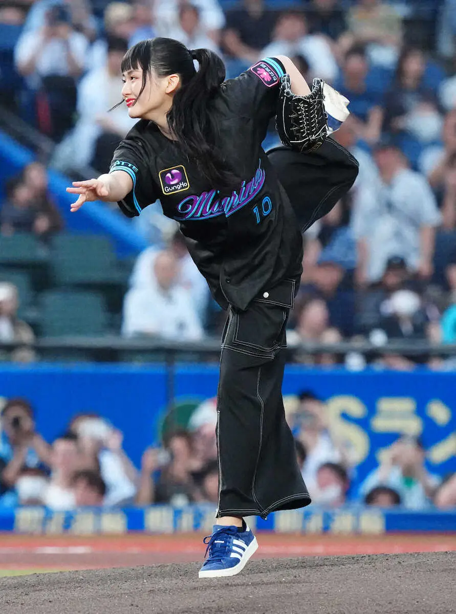 【画像・写真】ポニテ姿で始球式登場の櫻坂46・山崎天　まさかの“大暴投”も「楽しかった…走馬灯に出てくると思う」