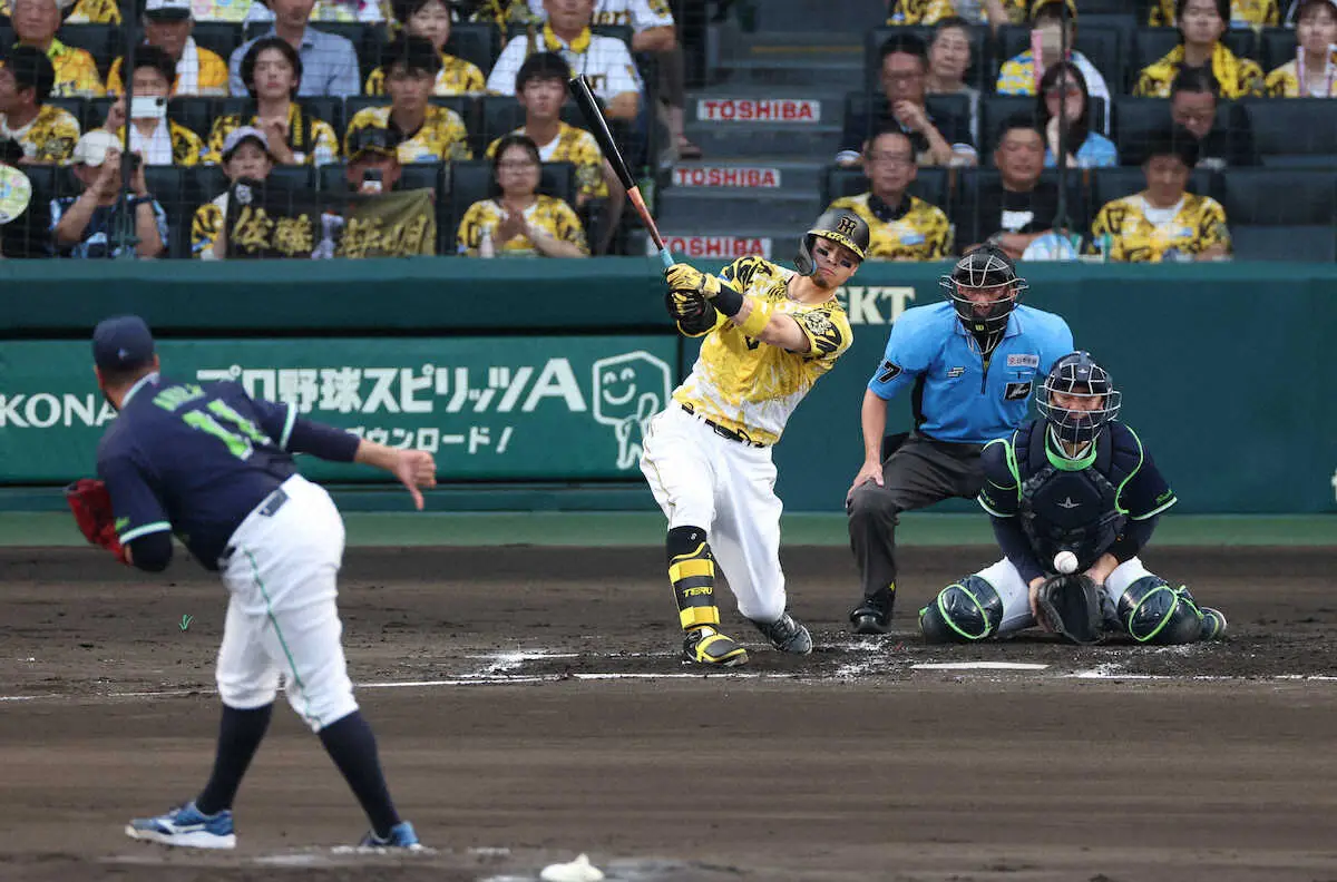 【画像・写真】＜神・ヤ（13）＞　2回、佐藤輝は空振り三振に倒れる（投手・アビラ）　（撮影・須田　麻祐子）