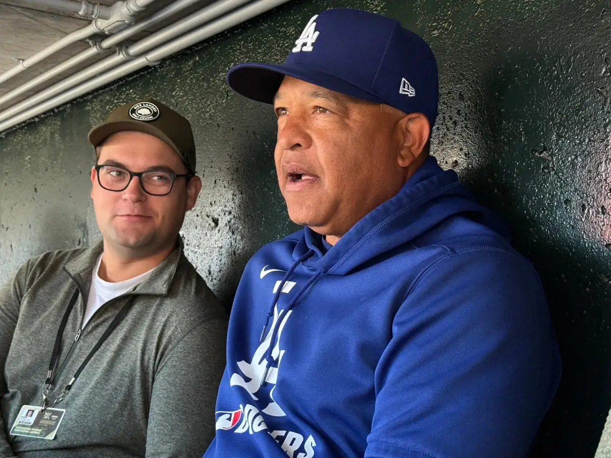 【画像・写真】ジャイアンツ戦の試合前に囲み取材に応じるドジャース・ロバーツ監督（撮影・柳原 直之）