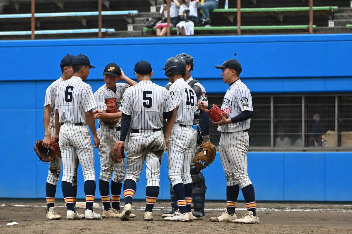 【画像・写真】王者・横浜を封じる鍵は“超スローボール”　県立高が春夏連覇を目指す横浜に5回まで2失点