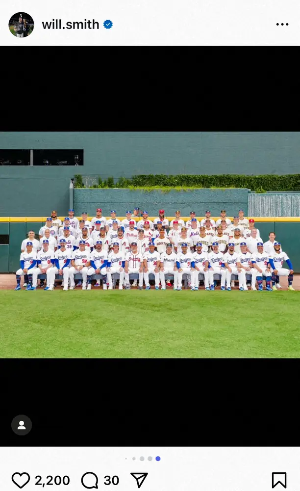 【画像・写真】ドジャース正捕手スミス“大谷流”で山本由伸イジリ　よ～く見ると集合写真に不在の右腕が…