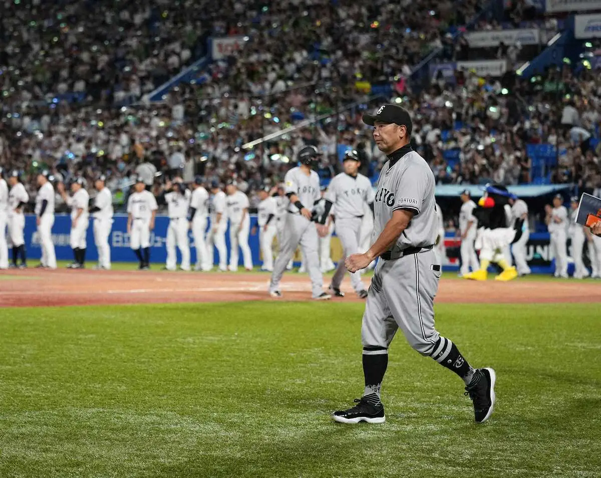 【画像・写真】巨人・阿部監督　泉口の3回交代は「今日は戦力にならないなと思って代えました」