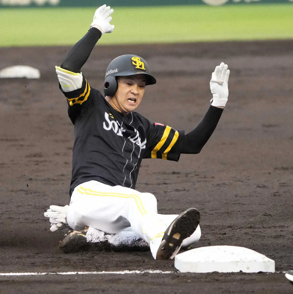 【画像・写真】＜ソ・ロ（14）＞2回、適時三塁打を放つ川瀬（撮影・岡田　丈靖）