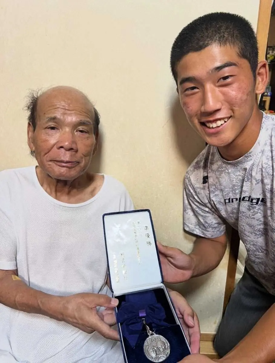 【画像・写真】【高校野球】関東第一の二刀流・坂本　完投＆ソロ含む4安打！天国の両親に甲子園で「優勝する姿を」