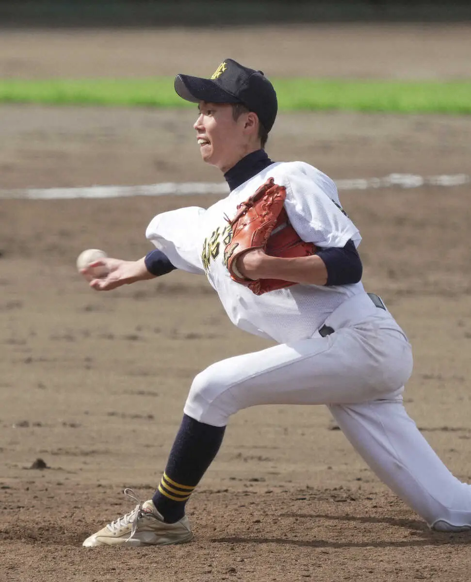 【画像・写真】【高校野球】明学東村山の頭脳派右腕・倉科　2番手で登板し4回1失点